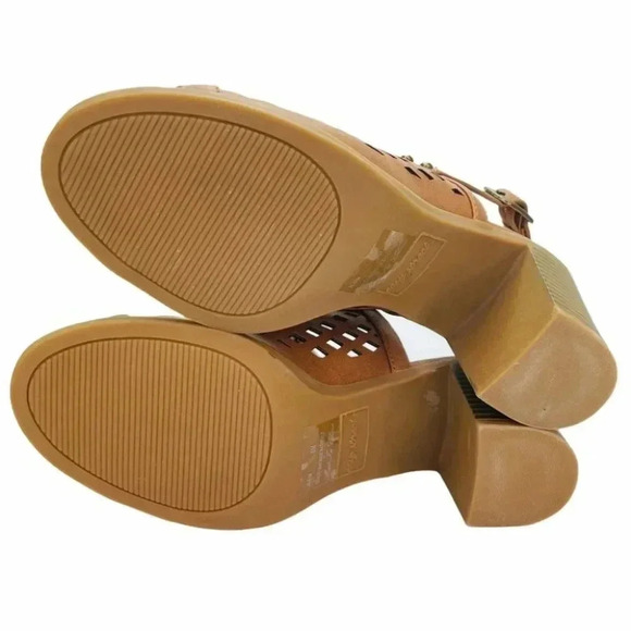 Easy Street Erin Tan Burnish Women's Sandals - Picture 10 of 13